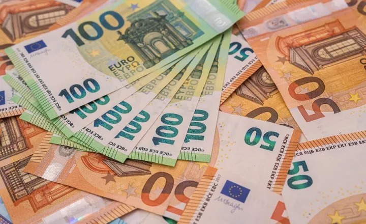 El euro se eleva a 1,0991 dólares tras el descenso en la construcción de nuevas viviendas en EE.UU.
