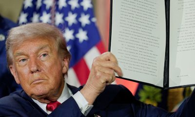 Trump firma un decreto que impone aranceles adicionales del 50% a Brasil.