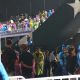 A pesar de la lluvia, cientos de fanáticos llegan al concierto de Ilegales en Santo Domingo