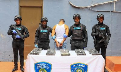 Policía ocupa 21 paquetes de presunta cocaína y arresta hombre en María Auxiliadora