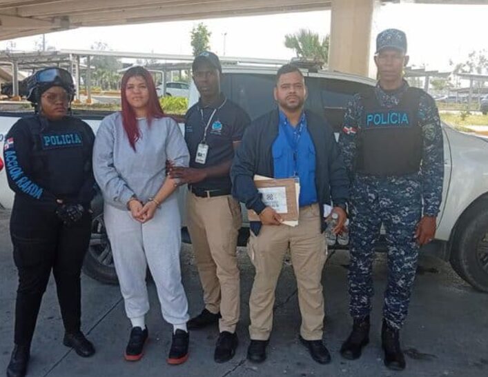 Deportan desde Estados Unidos a mujer vinculada a caso de homicidio en Villa Altagracia