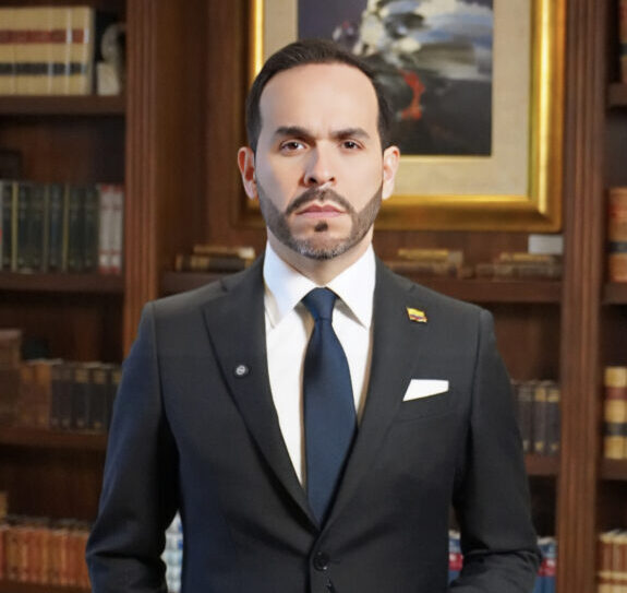 De la Espriella denuncia que grupos armados amenazan a quienes voten por él en el Pacífico