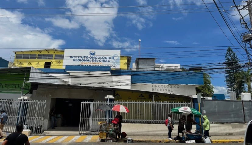 Allanan y apresan a exdirectivos del Oncológico Regional del Cibao en Santiago