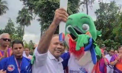 Senador Héctor Acosta participa en recibimiento de la Antorcha de los Juegos Centroamericanos y del Caribe 2026