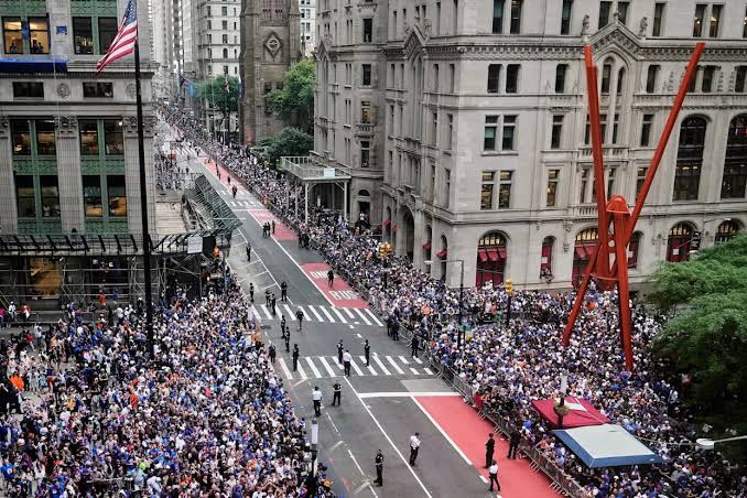 Karl-Anthony Towns encabeza la fiesta de los Knicks en histórico desfile de campeones en Nueva York - Noticias de hoy en República Dominicana
