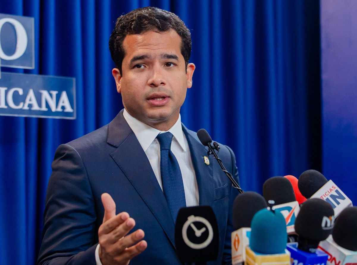 Omar Fernández insiste en que indexación salarial debe elevarse a RD$52 mil