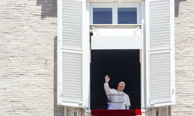 El papa agradece a España su acogida "con gran entusiasmo y devoción" durante su viaje