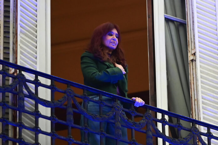 Cristina Fernández cumple un año presa y se aferra a liderazgo de un peronismo en el limbo - Noticias de hoy en República Dominicana