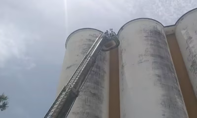 Tres hombres quedan atrapados en silos del Inespre en La Vega y son rescatados por bomberos