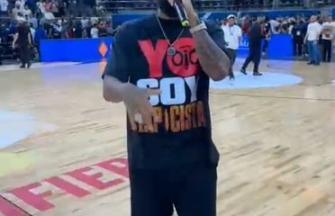 Lápiz Conciente pone el toque musical tras emocionante duelo entre RD y Estados Unidos en la Arena Banreservas