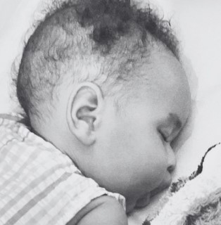 Muere bebé con atrofia muscular espinal que esperaba acceso a medicamento