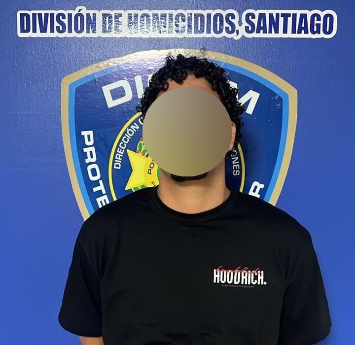 PN recibe en Santiago a extraditado desde España, acusado de doble homicidio y de herir a tres personas en 2021