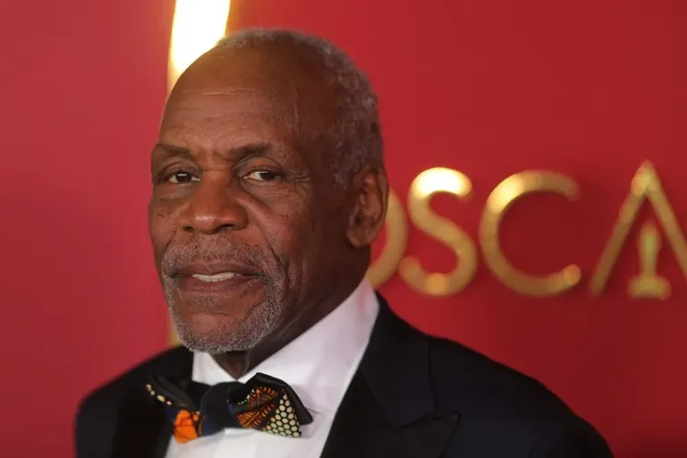 El actor Danny Glover habla sobre el alzheimer que padece: "La vida sigue"