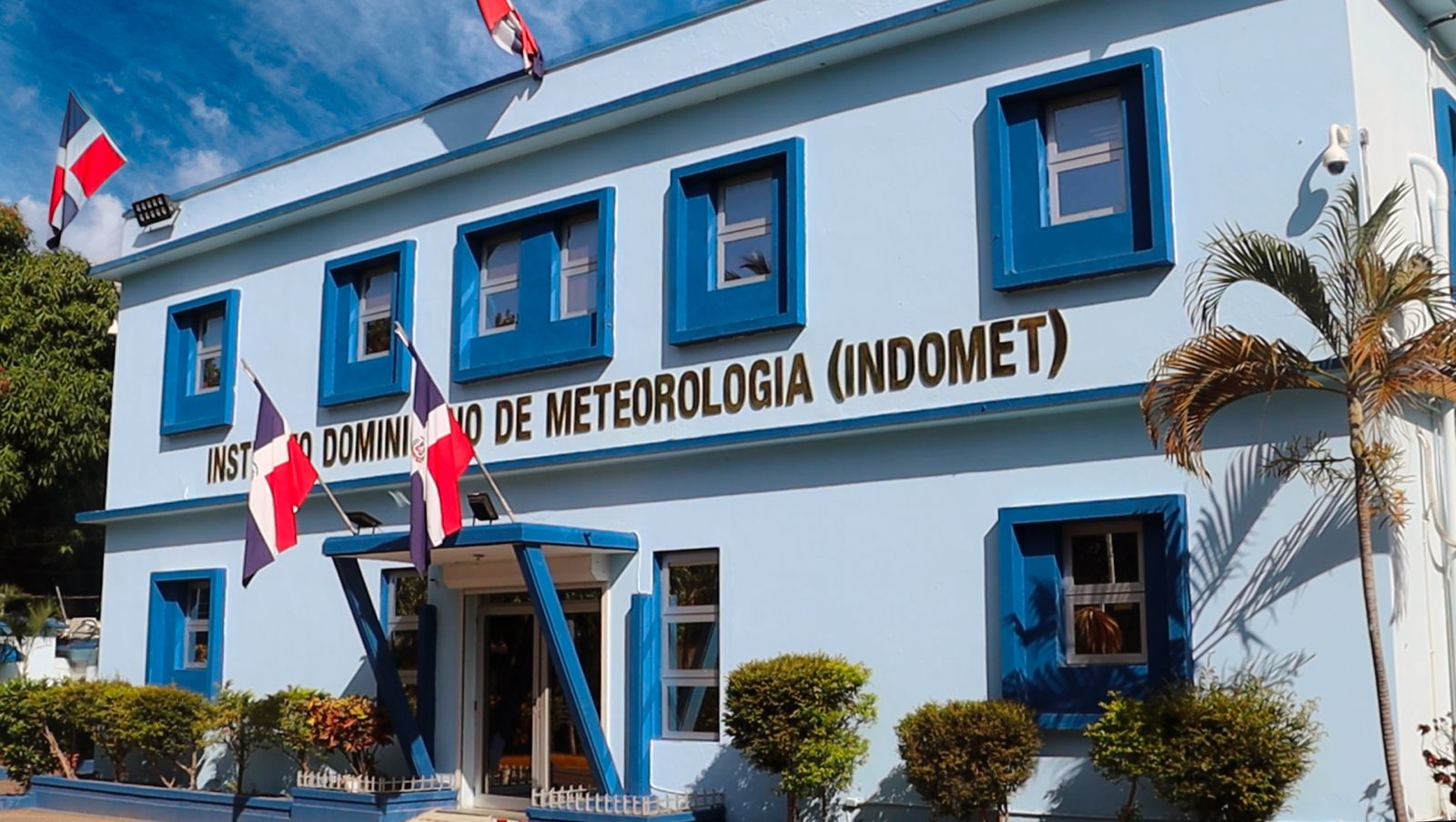 Indomet prevé calor persistente y polvo del Sahara; vaguada incrementará lluvias desde este jueves