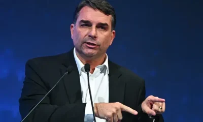 Flávio Bolsonaro acusa a un juez del Supremo de interferir en el proceso electoral de Brasil