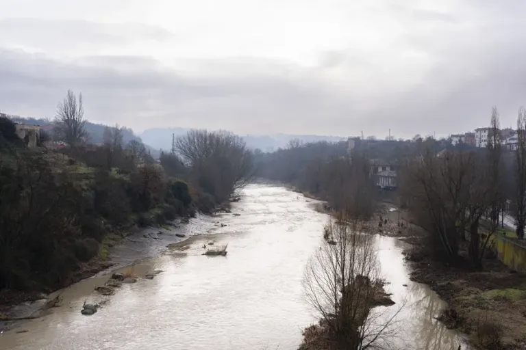 Hallan los cadáveres de dos gemelos de 11 años ahogados en el río Ter en Manlleu (Barcelona)
