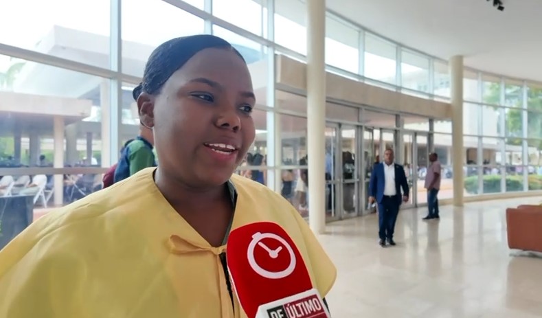 ¡Lo lograron! Graduandos UASD celebran con alegría una meta cumplida