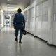 Trasladan a 103 presos de alta peligrosidad de una cárcel de Colombia a otros centros del país
