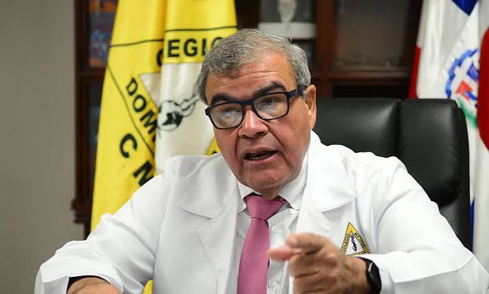 Rufino Senén Caba pide a Abinader intervenir el SNS y advierte sobre deudas de hospitales públicos
